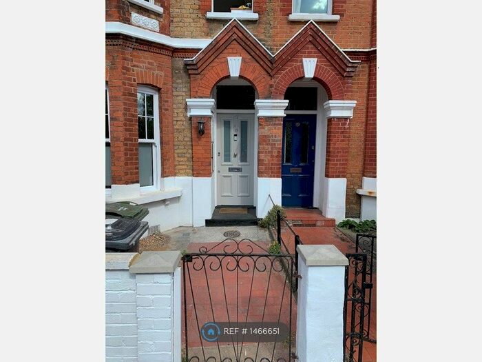 3 Bedroom Flat To Rent In Kingswood Road, London, SW2