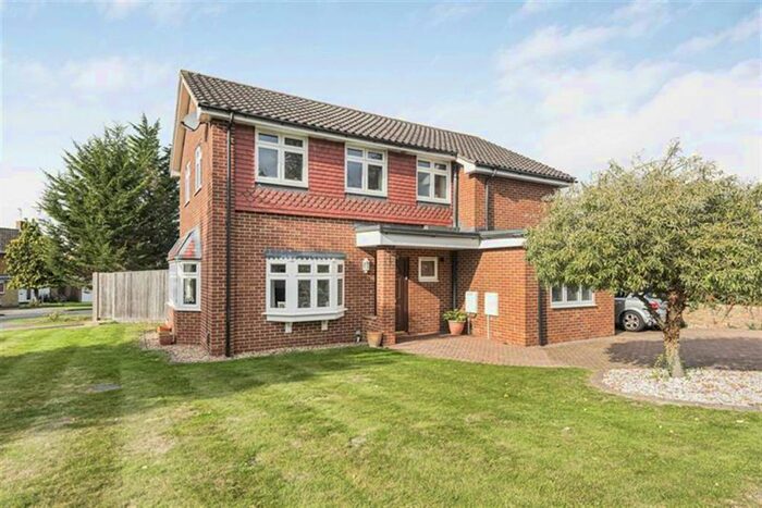 3 Bedroom Apartment To Rent In Rosehill Park, Emmer Green, Reading, RG4