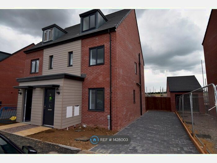 3 Bedroom Semi-Detached House To Rent In Fitzhugh Rise, Wellingborough, NN8