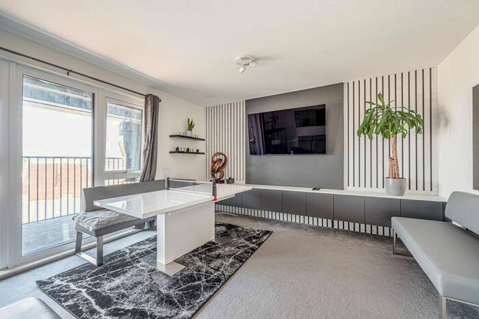 3 Bedroom Flat For Sale In Coleby House, Cricklewood, London, NW2