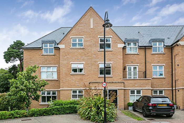 2 Bedroom Flat For Sale In Queenswood Crescent, Englefield Green, Egham, Surrey, TW20