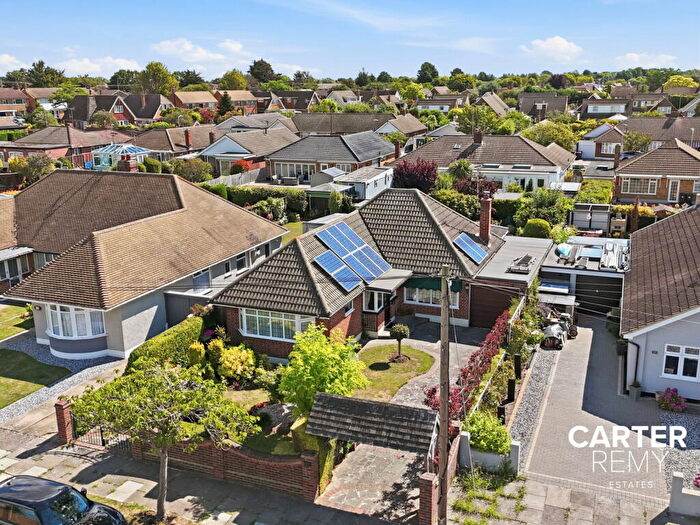 2 Bedroom Detached Bungalow For Sale In Chelsworth Crescent, Southend-on-sea, Essex, SS1
