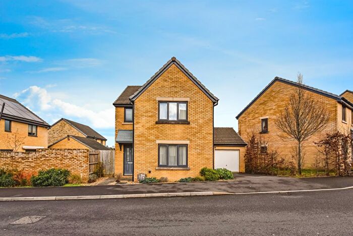 3 Bedroom Detached House For Sale In Blackberry Road, Frome, BA11