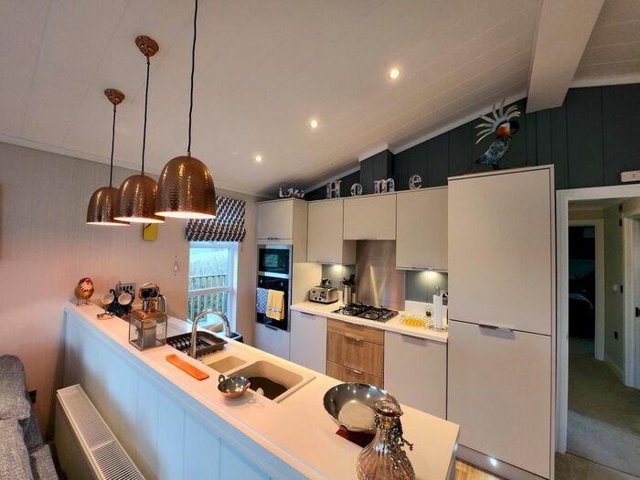 2 Bedroom Lodge For Sale In Camelford, PL32