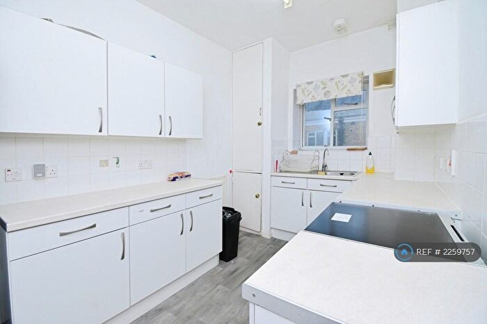 4 Bedroom Flat To Rent In Kerbey Street, London, E14