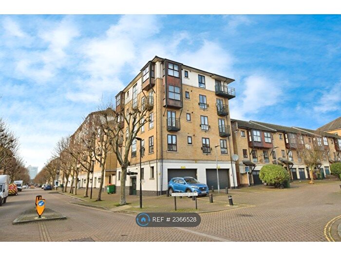 2 Bedroom Flat To Rent In Chatsworth House, London, E16