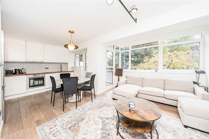 3 Bedroom Flat To Rent In Gloucester Terrace, London, W2