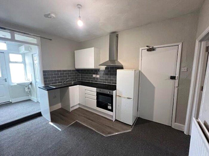 1 Bedroom Flat To Rent In Derby Road, Southampton, Hampshire, SO14