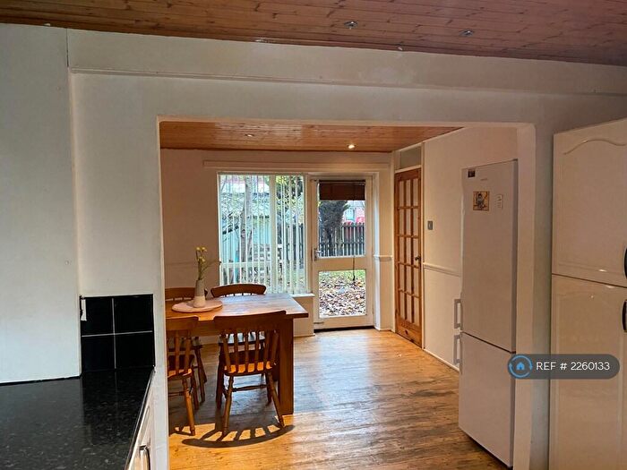 4 Bedroom Semi-Detached House To Rent In Kimberley Walk, Manchester, M15