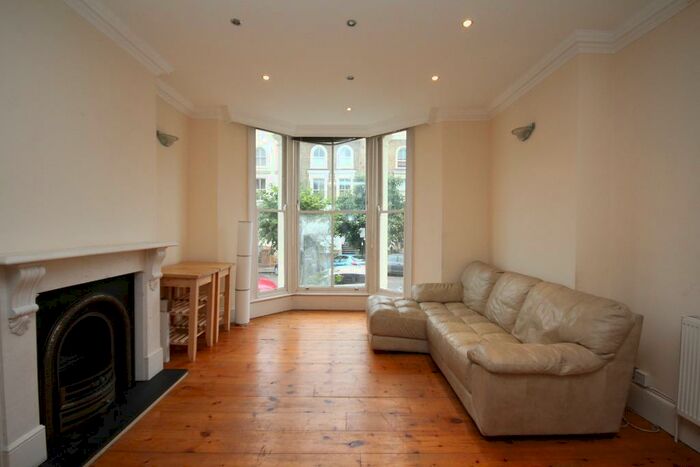 2 Bedroom Flat To Rent In Yonge Park, Finsbury Park, London, N4