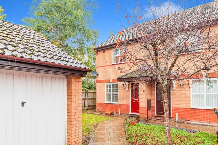 2 Bedroom Semi-Detached House To Rent In Wellington Avenue, Banbury, OX16