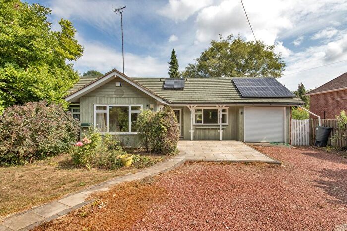 3 Bedroom Bungalow For Sale In Henley Street, Luddesdown, Kent, DA13