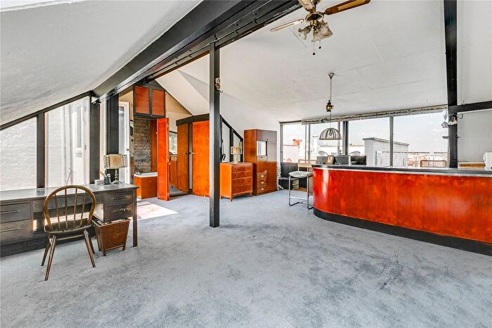 Studio To Rent In Clapham Common North Side, Clapham Common, SW4