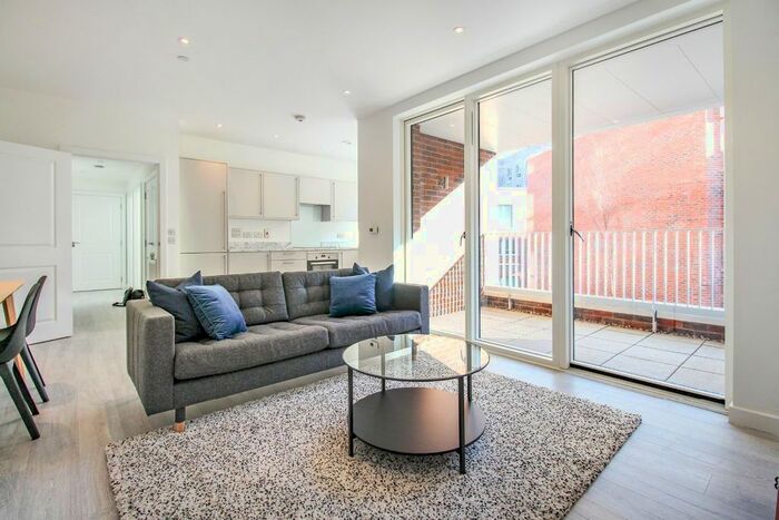 2 Bedroom Flat To Rent In Hamilton Mansions, Fielders Crescent IG11