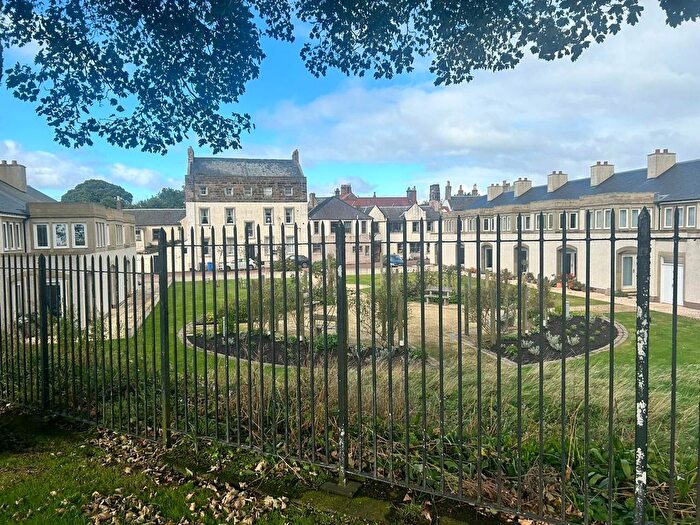 6 Bedroom Terraced House For Sale In Palace Green, Berwick-Upon-Tweed, TD15