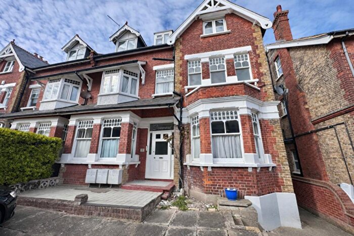 2 Bedroom Flat To Rent In Granville Road, Broadstairs, Kent, CT10