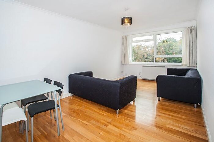 2 Bedroom Flat For Sale In Weir Road, London, SW12