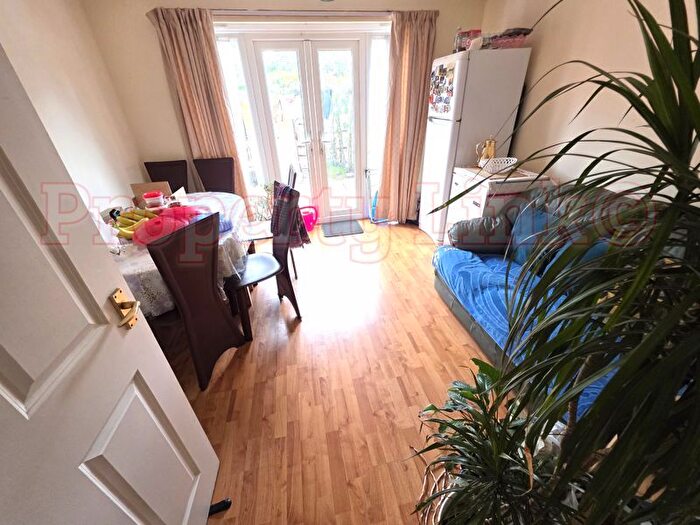 4 Bedroom Property For Sale In Blackthorn Road, Ilford, IG1