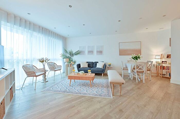 2 Bedroom Flat For Sale In Lyon Road, Harrow, HA1
