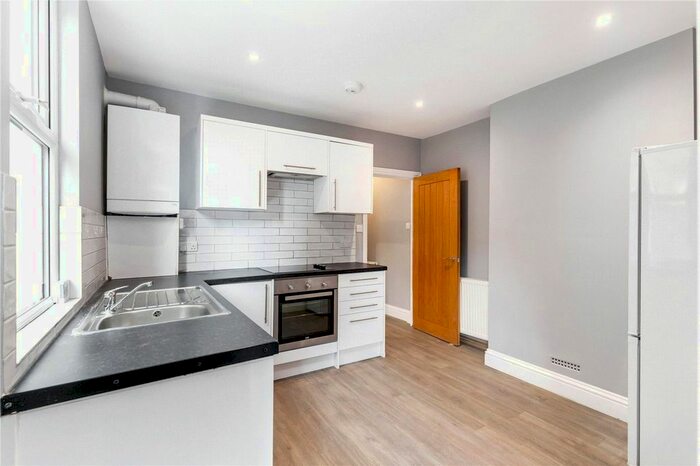 2 Bedroom Flat To Rent In Merton Road, London, SW18