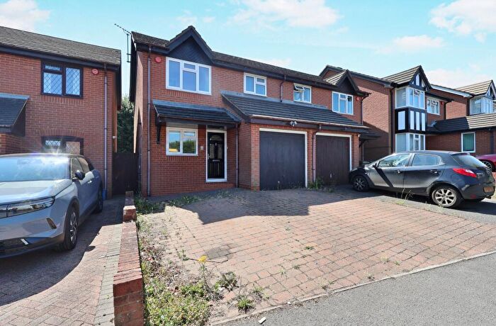 3 Bedroom Semi-Detached House For Sale In Tameton Close, Luton, LU2