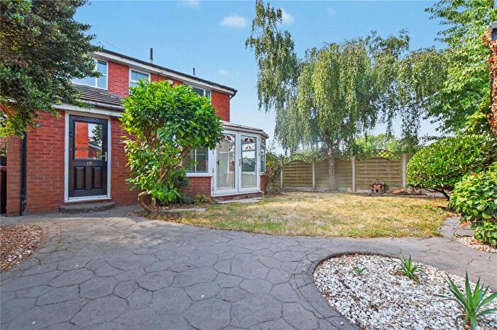 4 Bedroom Detached House For Sale In Frensham Avenue, Morley, Leeds, LS27