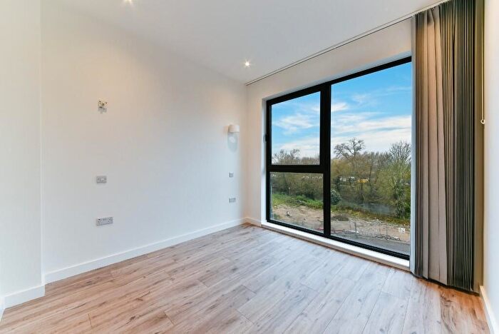 2 Bedroom Flat To Rent In Oxford Road, Uxbridge, UB8