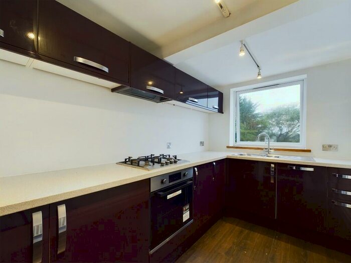 2 Bedroom Flat To Rent In Church Road, BN41