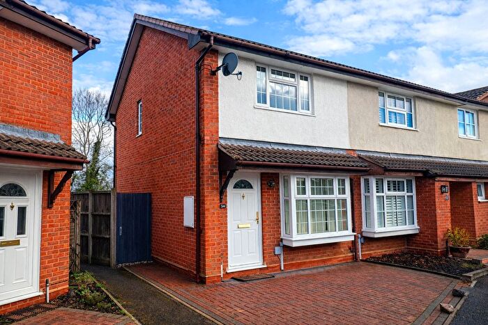 2 Bedroom End Of Terrace House For Sale In Spicer Close, Walton-On-Thames, Surrey, KT12