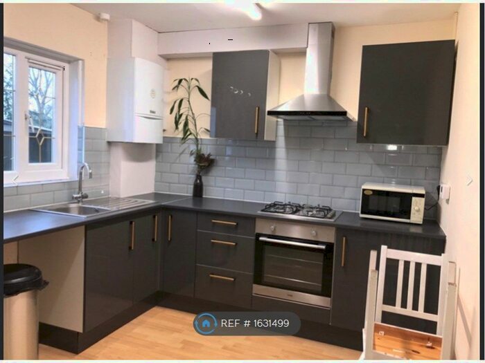 2 Bedroom Terraced House To Rent In Rochester Avenue, Feltham, TW13