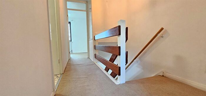 2 Bedroom End Of Terrace House To Rent In Meadowcroft Glade, Westfield, S20