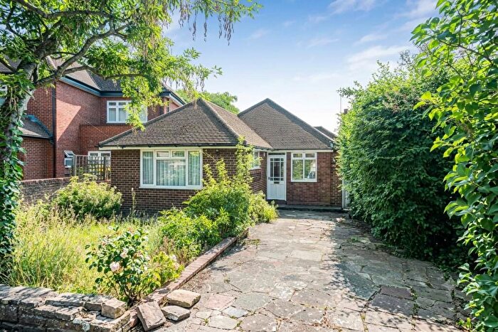 3 Bedroom Bungalow For Sale In Winscombe Way, Stanmore, HA7