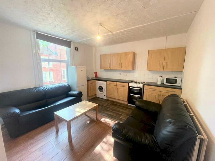 3 Bedroom Flat To Rent In **£ Pppw Excl Bills** Annesley Grove, Arboretum - Trent Uni, NG1