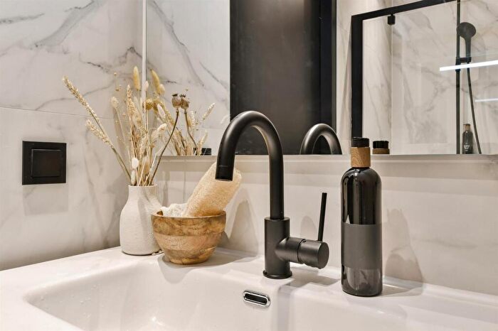 2 Bedroom Apartment For Sale In Property Investment With Great Rental Demand, M1