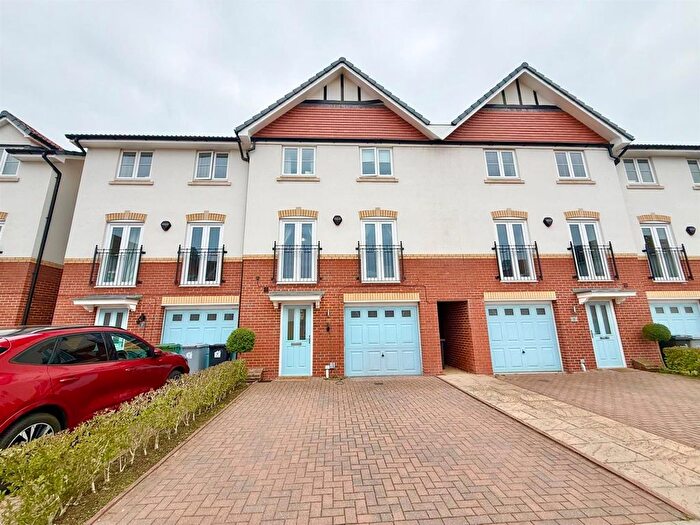 4 Bedroom Town House For Sale In Hetherington Square, Macclesfield, SK10