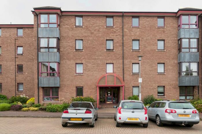 3 Bedroom Flat To Rent In Sienna Gardens Edinburgh United Kingdom, EH9