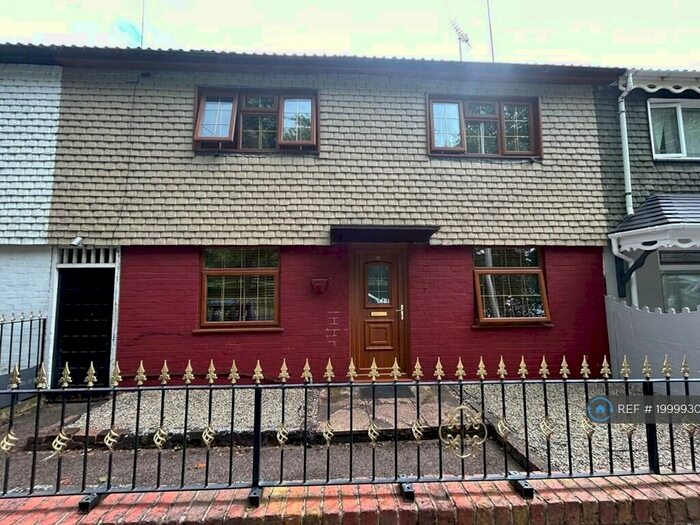 4 Bedroom Terraced House To Rent In Hambletts Road, West Bromwich, B70