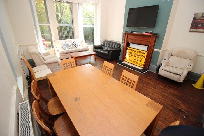 12 Bedroom House To Rent In Grosvenor Road, Leeds, LS6