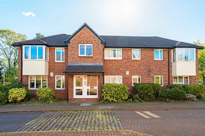 2 Bedroom Flat For Sale In Shepperton Court Drive, Shepperton, TW17