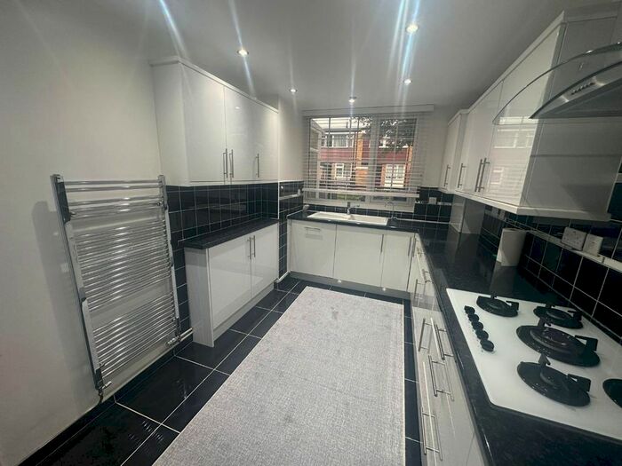 3 Bedroom Property To Rent In Bowood Road, Enfield, EN3