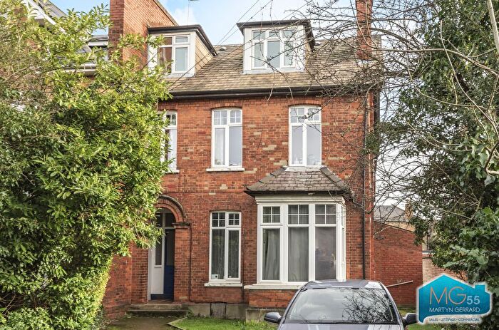 Studio To Rent In Market Place, London, N2