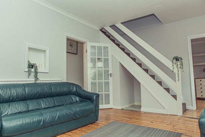 5 Bedroom End Of Terrace House To Rent In Hereford Close, Guildford, Surrey, GU2