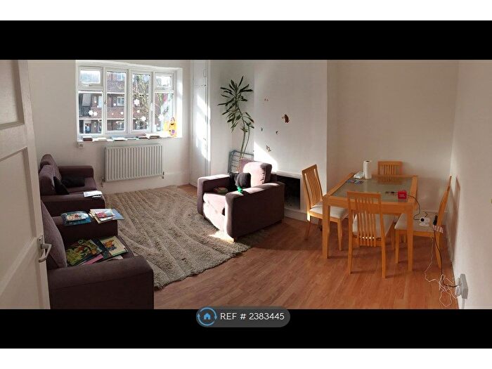 3 Bedroom Flat To Rent In Honeywell Road, London, SW11