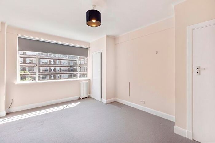 1 Bedroom Flat To Rent In Du Cane Court, Balham High Road, London, SW17