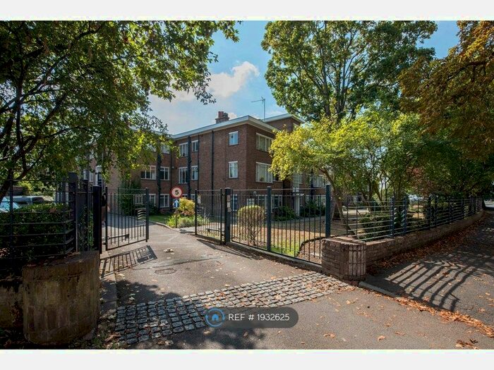 1 Bedroom Flat To Rent In Kingfisher Court, East Molesey, KT8