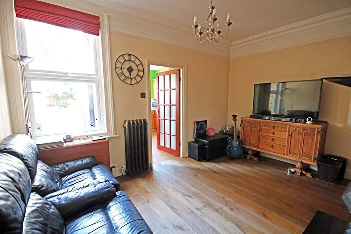 2 Bedroom Detached House For Sale In Princes Road, Ashford, TW15
