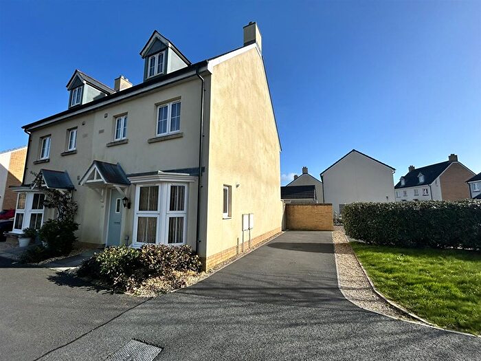 4 Bedroom Semi-Detached House For Sale In Clos Y Doc, Llanelli, SA15