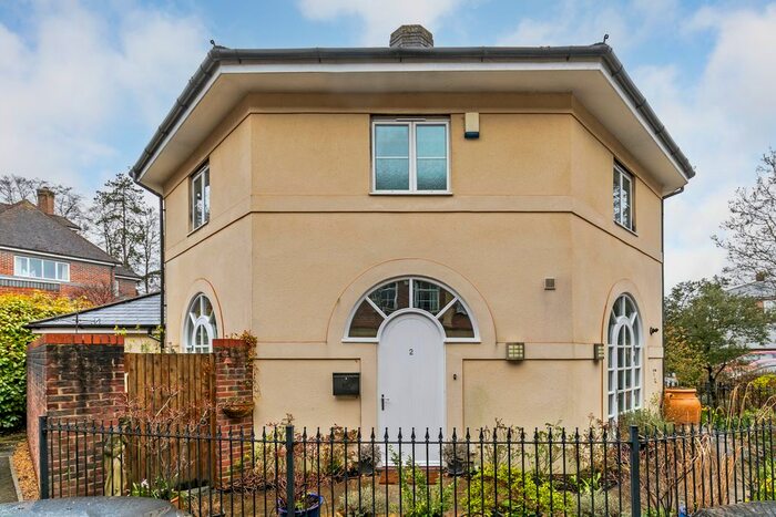 2 Bedroom Semi-Detached House To Rent In Bath Place, Winchester, SO22