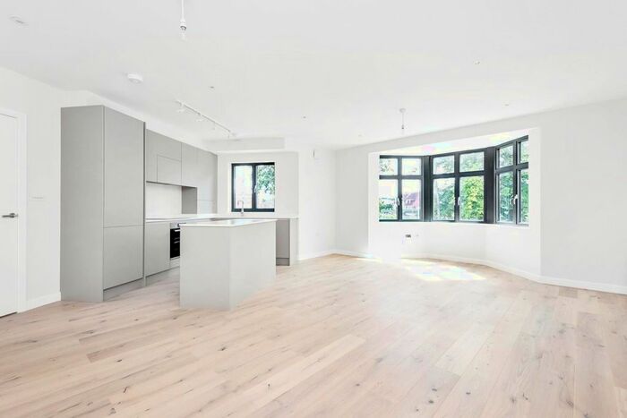 3 Bedroom Flat To Rent In Alleyn Park, Dulwich, London, SE21