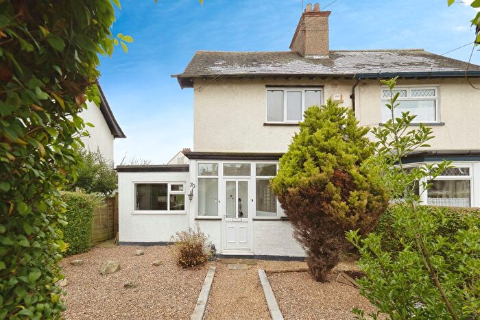 3 Bedroom Semi Detached House For Sale In Lilac Avenue, Garden Village, Hull, HU8